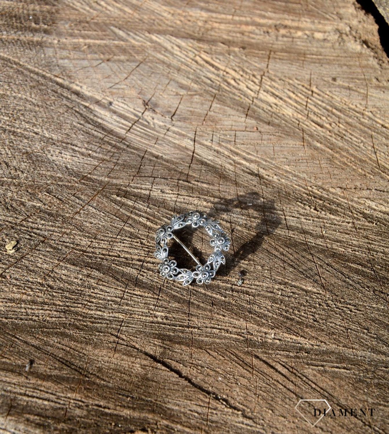 Srebrna broszka wianek z markazytami BR 310.jpg